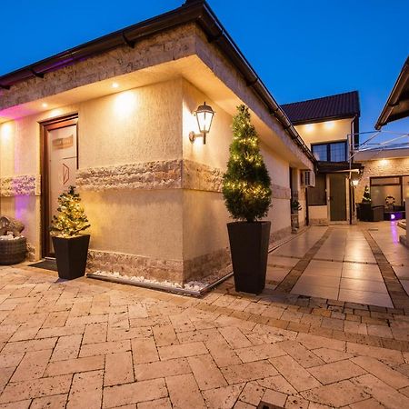 H & V Residence - Diamond Bungalow Apartment Arad Exterior photo