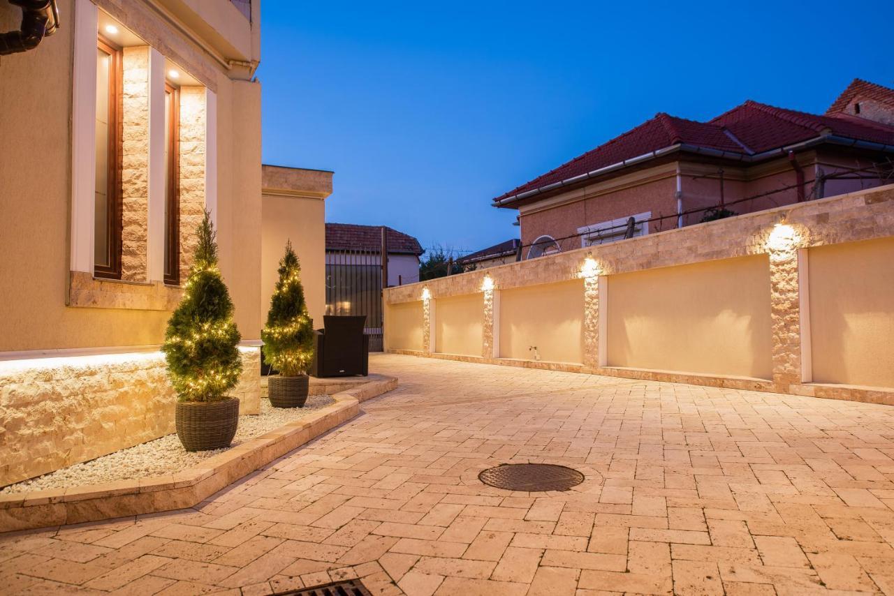H & V Residence - Diamond Bungalow Apartment Arad Exterior photo
